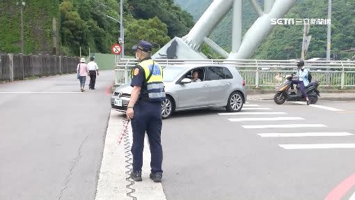 猴硐停車場停滿超過5成 ，就會派出員警來幫忙管制。