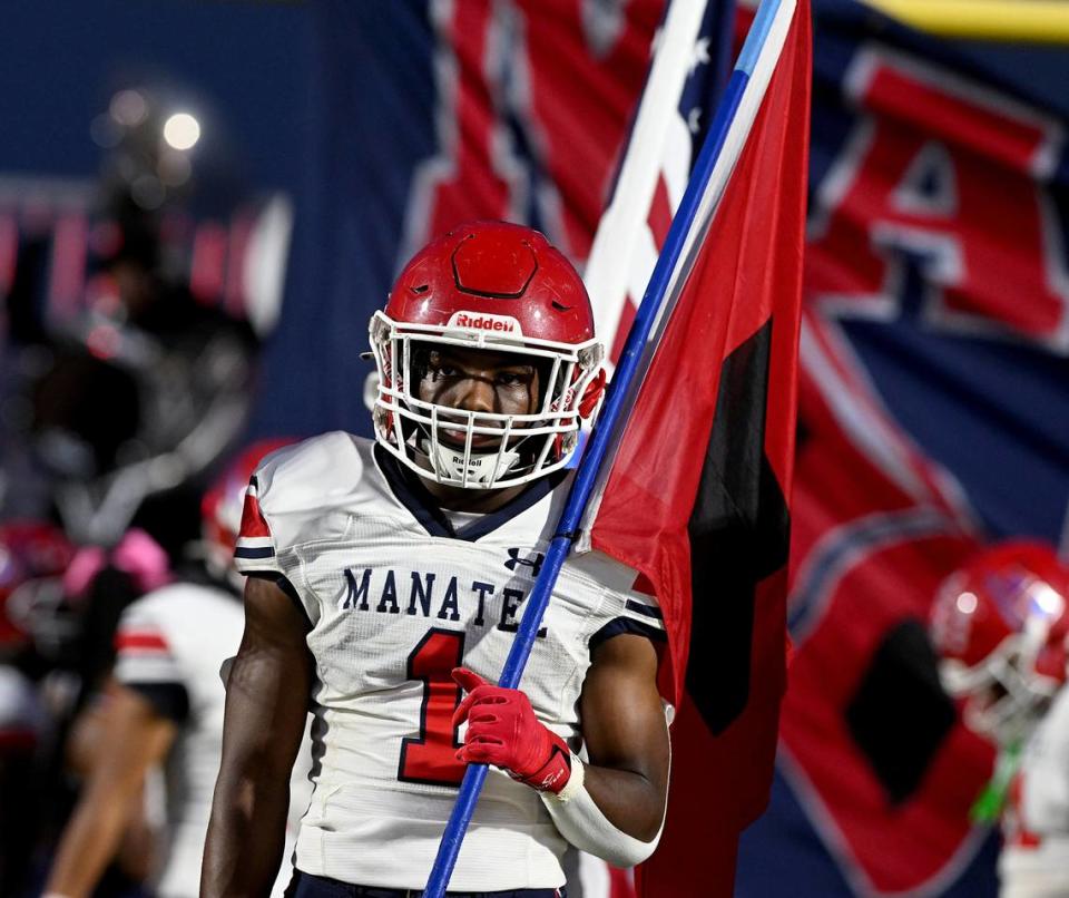 Manatee High’s Kei’shawn Smith waits to run onto the field in Venice on Friday, Oct. 6, 2023.