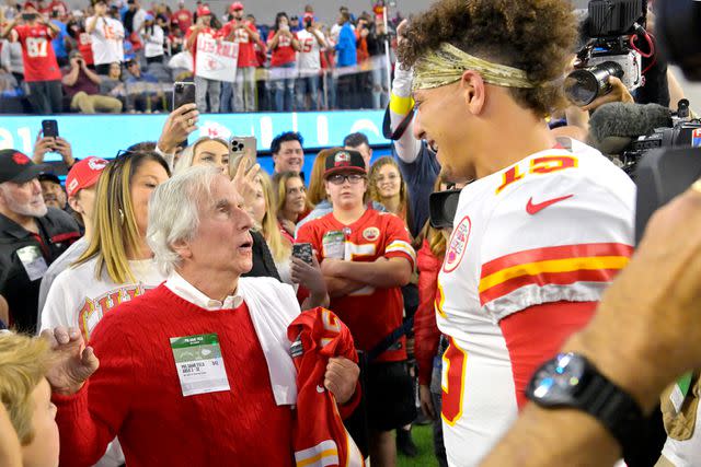 <p>Jayne Kamin-Oncea/AP Photo</p> Henry Winkler and Patrick Mahomes