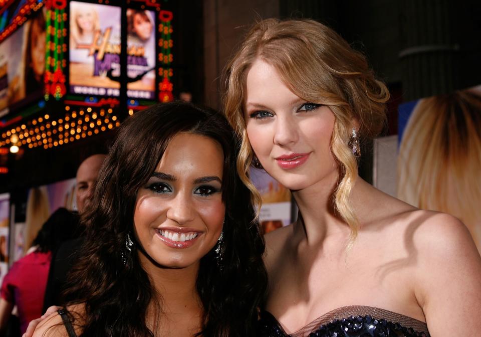Lovato and Swift at the premiere of the Hannah Montana: The Movie in 2009.