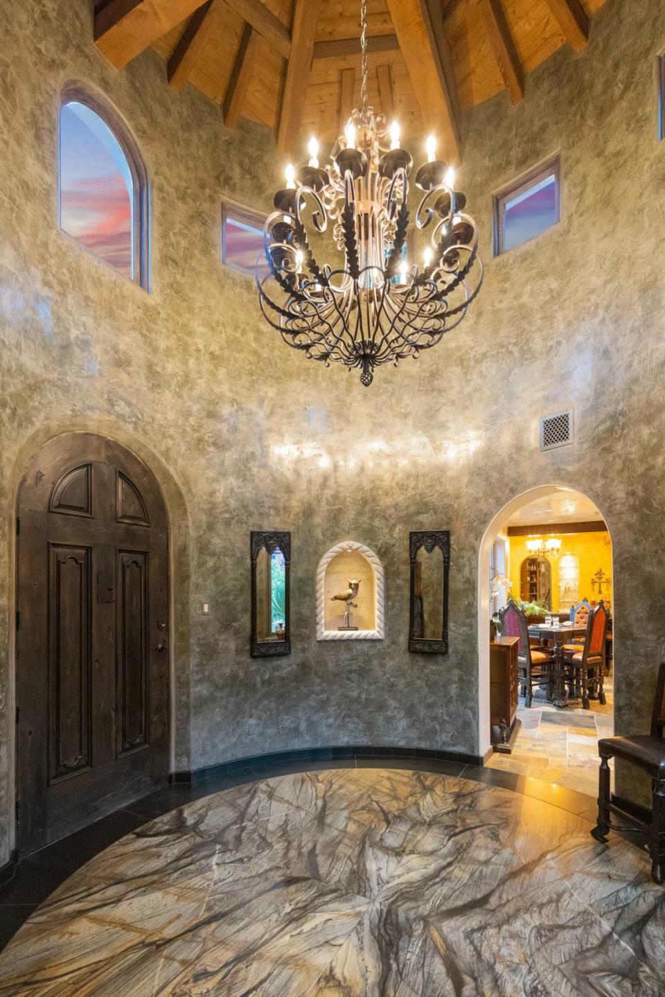 Foyer Russ Lyon Sotheby’s International Realty