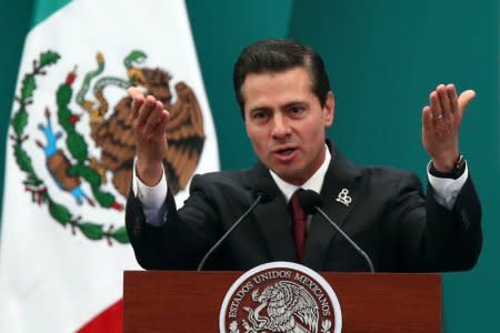 Mexico's President Enrique Pena Nieto gestures as he delivers a speech during the 80th anniversary of the expropriation of Mexico's oil industry in Mexico City, Mexico March 16, 2018. REUTERS/Edgard Garrido