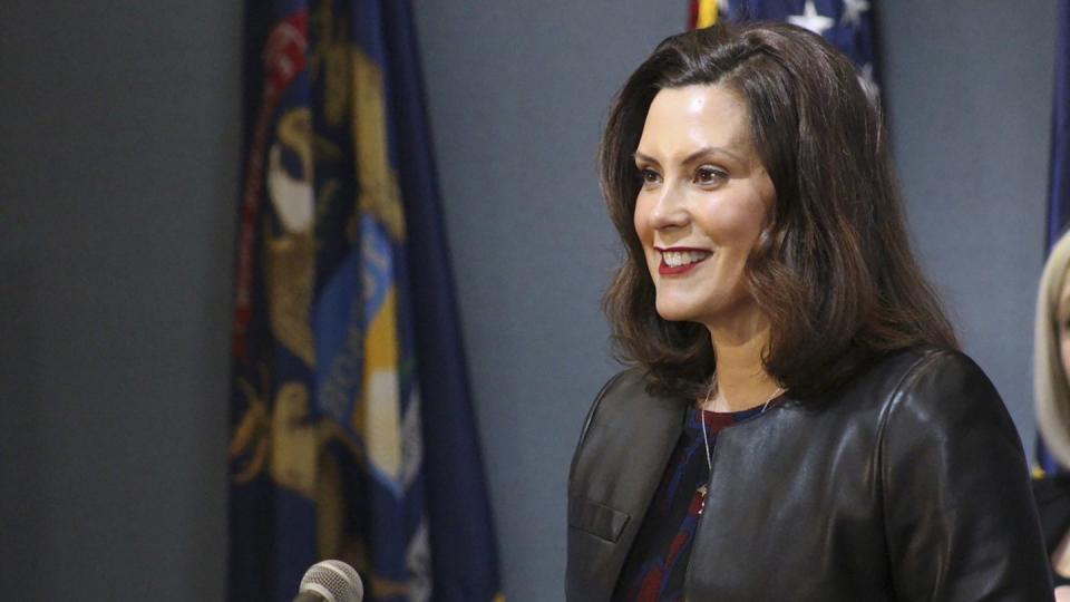 Gretchen Whitmer, Gouverneurin von Michigan, spricht zu Journalisten. Mehrere Verdächtige sollen im US-Bundesstaat Michigan einen Komplott gegen die Regierung und die Entführung von Whitmer geplant haben.