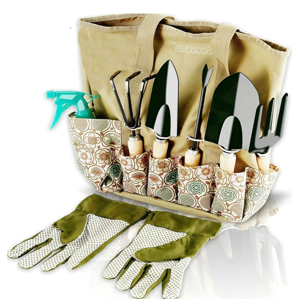 17) Garden Tools Set