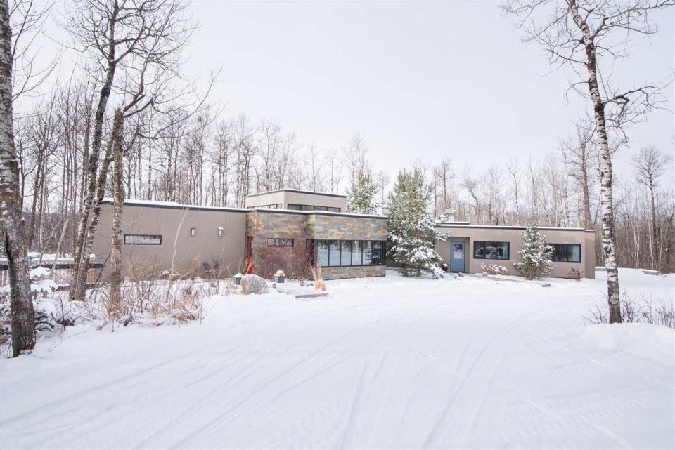 <p><span>50516 Range Road 225, Rural Leduc County, Alta.</span><br> Location: Rural Leduc County, Alberta<br> List Price: $999,702<br> (Photo: Zoocasa) </p>