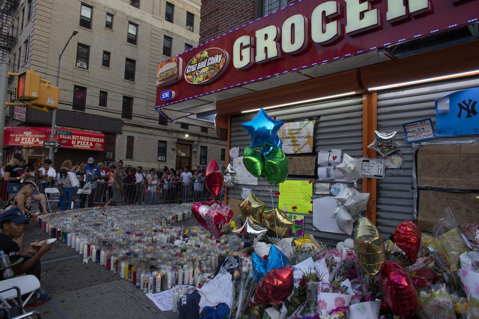 The Bronx bodega from which Guzman-Feliz was dragged to his death became a memorial to the teenager. (Photo: Andrew Lichtenstein via Getty Images)