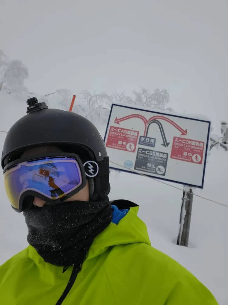 張立昂今年2月跑去北海道滑雪，笑說這照片不能讓醫生看到。群星瑞智提供