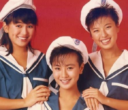 陳加玲(左一)昔日是「開心少女組」成員；右起為羅美薇、袁潔瑩。（圖／翻攝自微博）