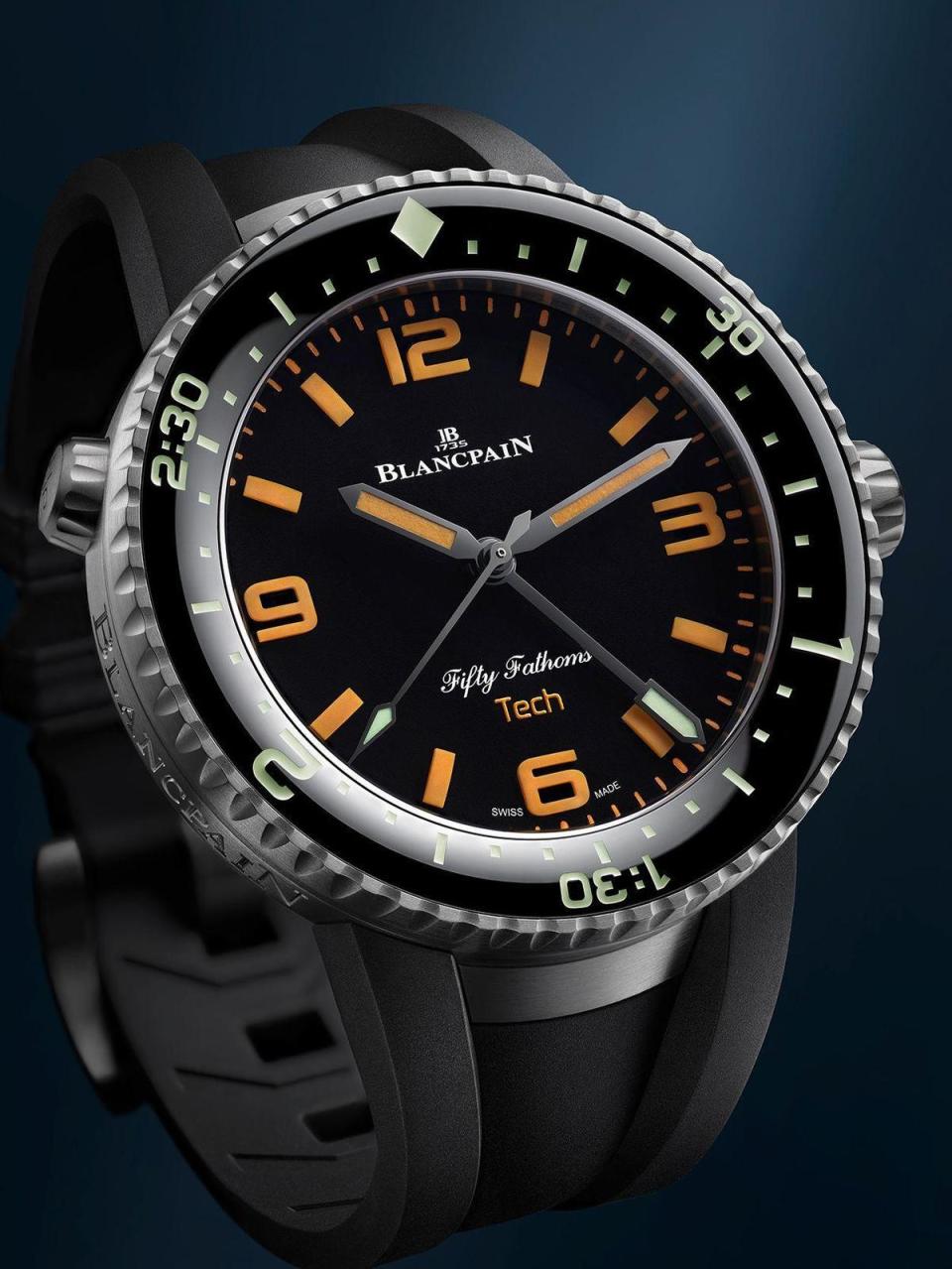 寶珀BLANCPAIN公開「五十噚」70週年限量錶第二幕計畫，與專精於水底生態研究的專業潛水組織Gombessa Expeditions合作，發表錶圈計時達3小時的Tech Gombessa錶款。定價約NT$896,000。