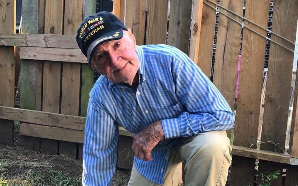 97-year-old WWII veteran John Middlemas taking the knee  - Twitter/Brennan Gilmore