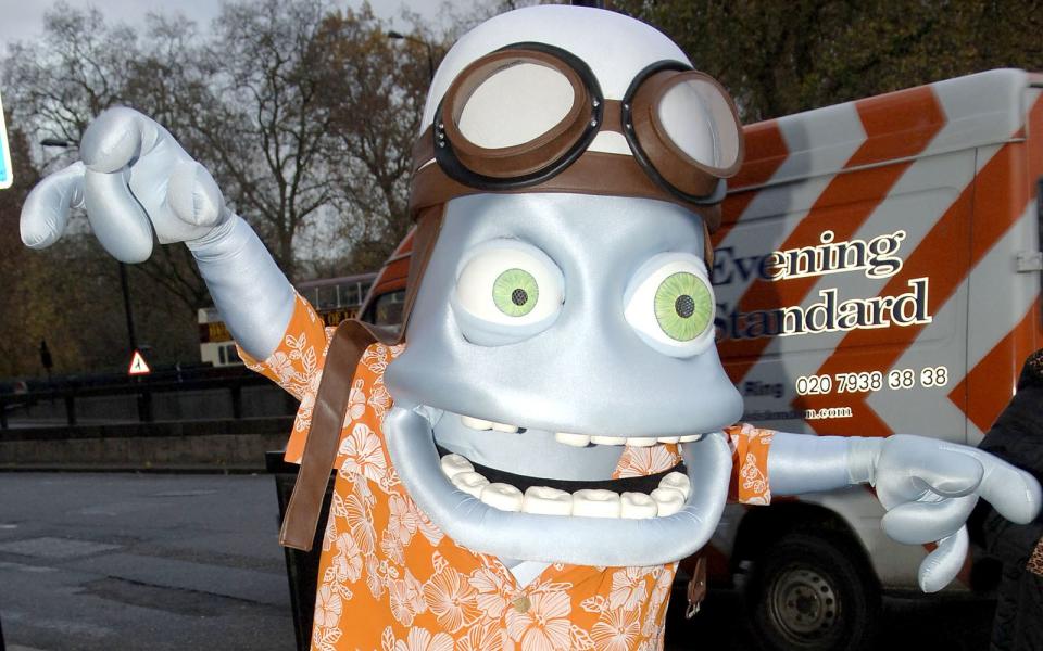 <p>Dachten Sie auch, die Tage von nervigen Klingelton-Hits seien vorbei? Falsch gelegen! Im April 2021 wurde das Comeback von Crazy Frog angekündigt, seitdem steigen die Abrufzahlen seines größten Hits, dem Harold-Faltermeyer-Cover "Axel F", sprunghaft an: 3,17 Mrd. mal wurde das Video geklickt. Zu sehen hier: https://www.youtube.com/watch?v=k85mRPqvMbE (Bild: J.Tregidgo/WireImage/Getty Images)</p> 