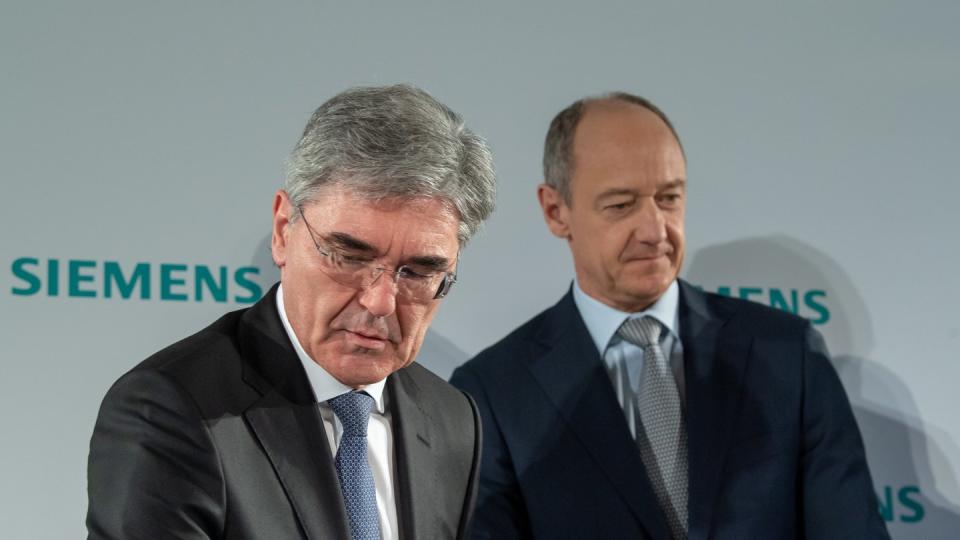 Joe Kaeser (l.), Vorstandsvorsitzender von Siemens, und Roland Busch, Stellvertretender Vorstandsvorsitzender und Technischer Direktor (CTO) der Siemens AG.