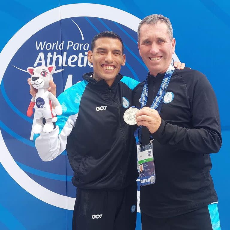 Hernán Barreto junto a su entrenador Ariel González