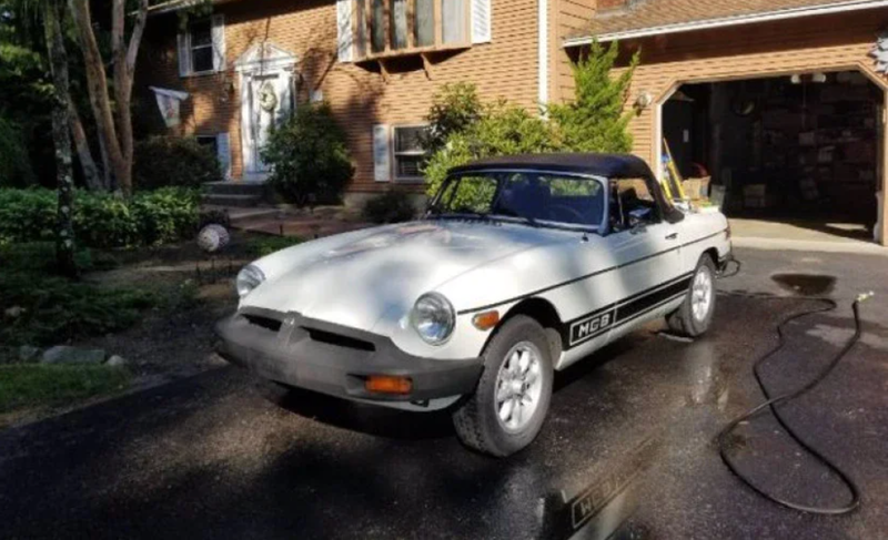 Note: this is not the MGB in question - Screenshot: <a class="link " href="https://classics.autotrader.com/classic-cars/1976/mg/mgb/101586512" rel="nofollow noopener" target="_blank" data-ylk="slk:Autotrader;elm:context_link;itc:0;sec:content-canvas">Autotrader</a>