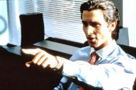 Christian Bale spielte in "American Psycho" (2000) den selbstverliebten und emphatisch verkümmerten Yuppie Patrick Bateman auf beeindruckende Art und Weise. Die nötigen Muskelpakete trainierte er sich mühsam an ... (Bild: Concorde)