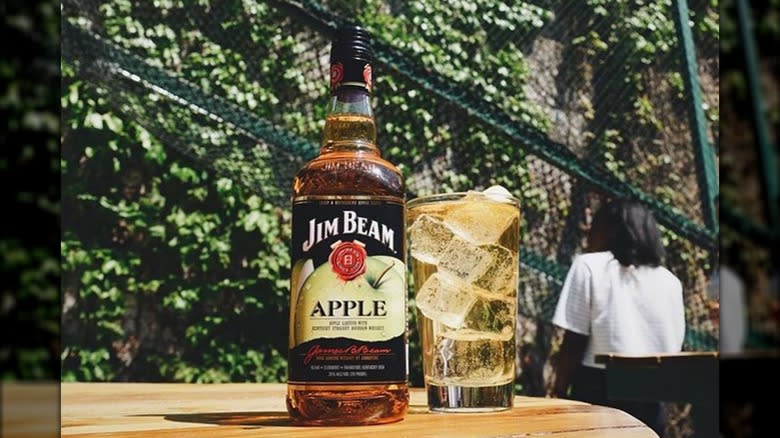Jim Beam Apple bottle and cocktail