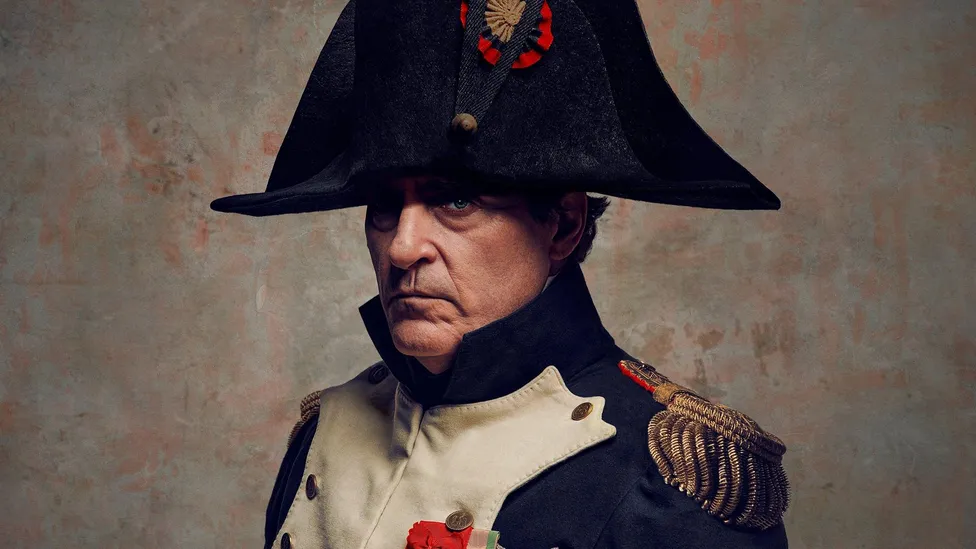 Joaquín Phoenix como Napoleón.