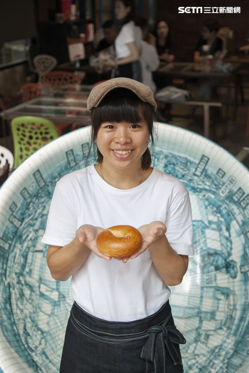 好丘「味噌核桃」選用國產黃豆釀造味噌，傳遞「禾乃川國產豆製所」與其團隊「甘樂文創」在三峽當地扎根多年，透過社會企業共好模式讓友善持續循環（圖／好丘提供）