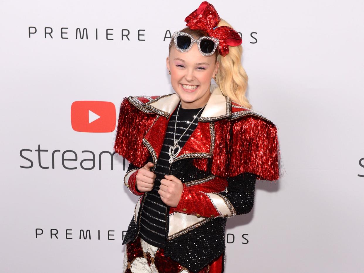 jojo siwa at 2019 streamys.