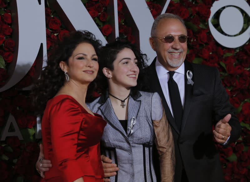 FOTO DE ARCHIVO. La cantante Gloria Estefan, Emily Estefan y Emilio Estefan llegan a la septuagésima edición de los premios Tony en Nueva York.