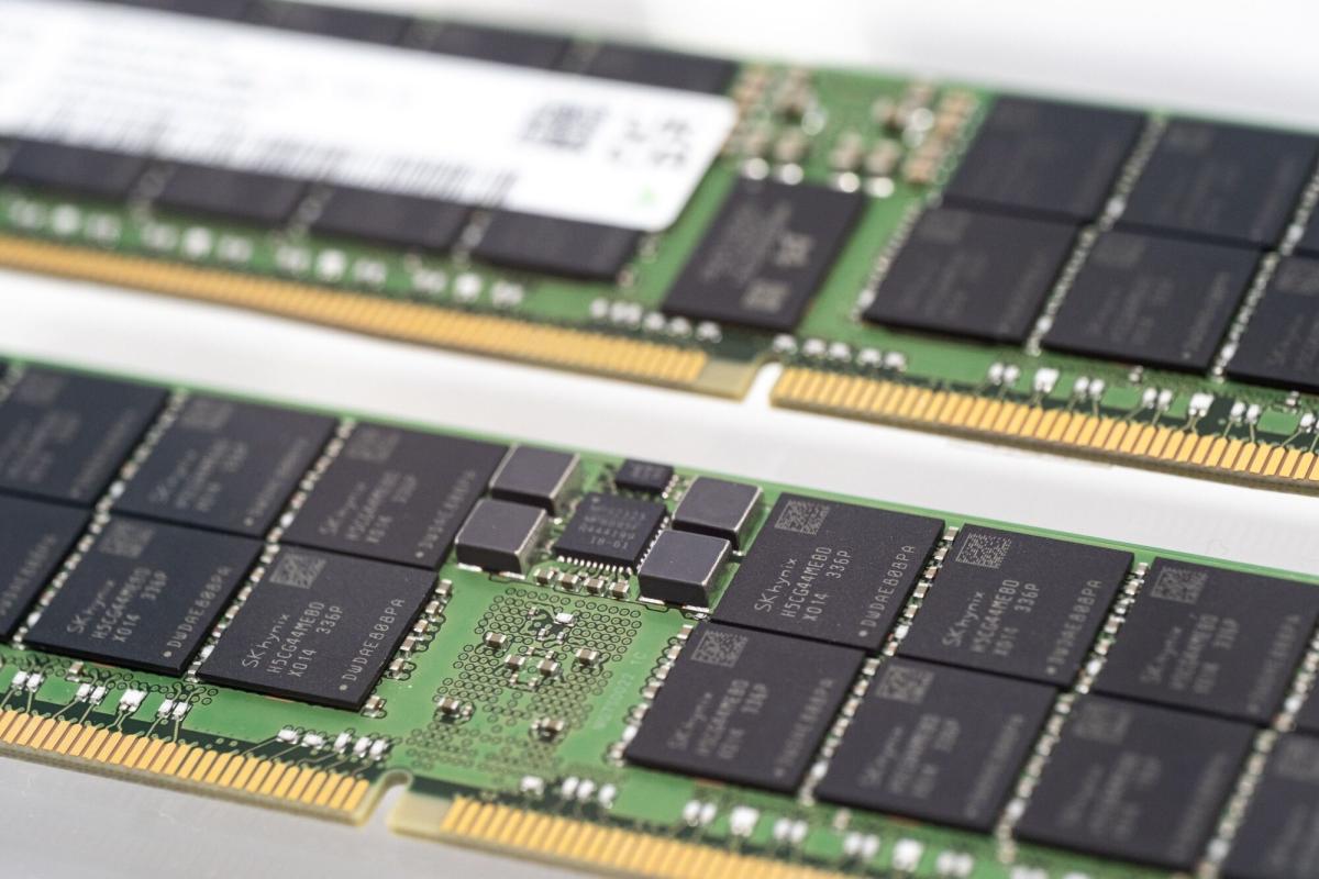 SK Hynix Sales Decline Slows in Sign of Recovery for Chips thumbnail
