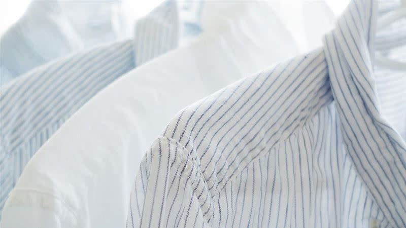 衣服不慎沾到油漬，不少網友推薦「洗碗精」能讓衣物變乾淨。（示意圖／翻攝自Pixabay）
