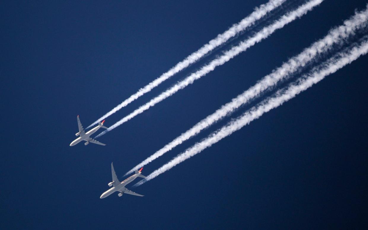 Planes leaving contrails