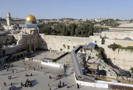 A footbridge leads from the Western Wall to the compound known to Muslims as the Noble Sanctuary and to Jews as Temple Mount, in Jerusalem's Old City June 2, 2015. Picture taken June 2, 2015. REUTERS/Ammar Awad