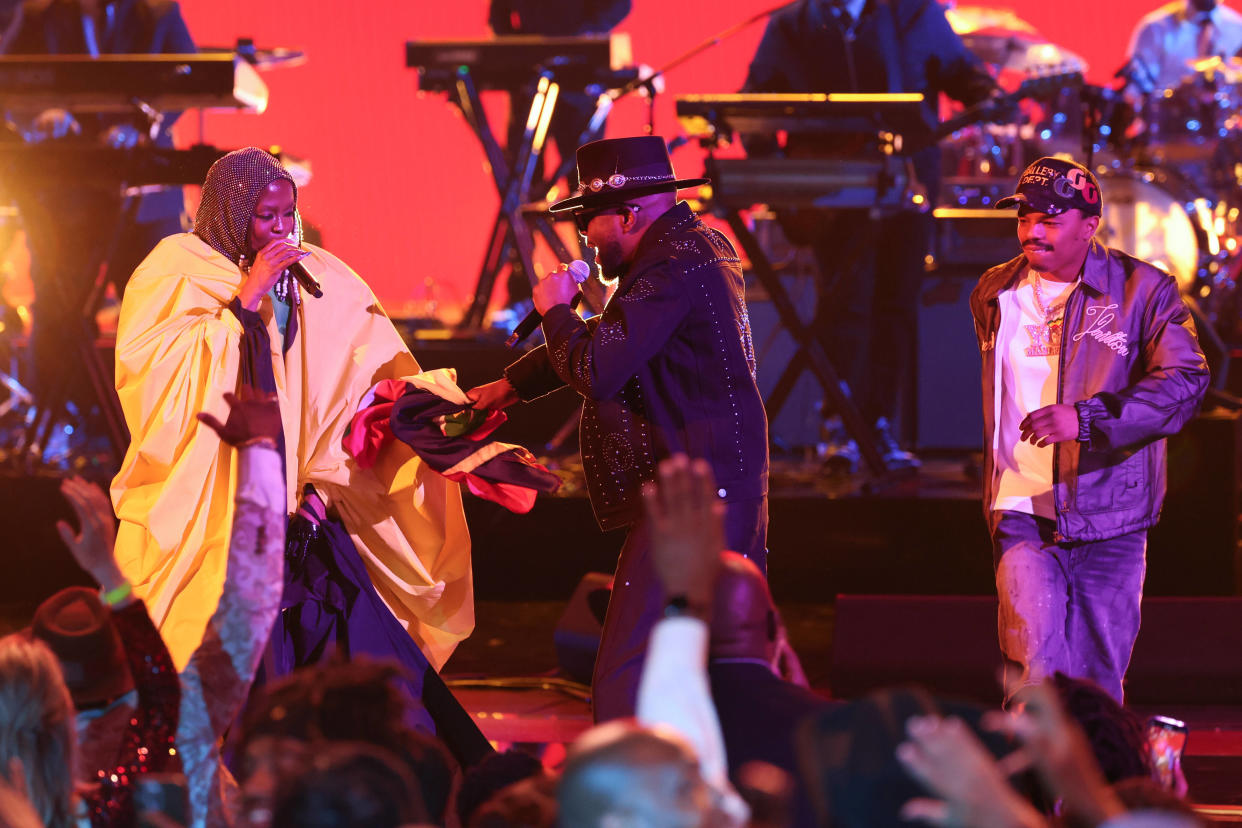 Lauryn Hill, Wyclef Jean et YG Marley sur la scène des BET Awards, le 30 juin 2024.