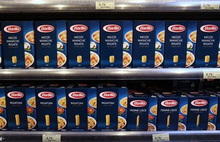 Packs of Barilla pasta are seen in a supermarket in Rome September 27, 2013. REUTERS/Tony Gentile