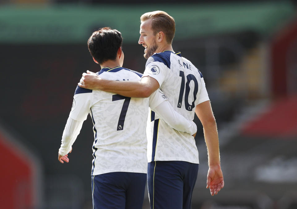Harry Kane (right), Son Heung-min (left) and their Tottenham Hotspur teammates advanced in the League Cup after fourth-tier Leyton Orient was forced to forfeit Tuesday’s third-round match following a COVID-19 outbreak within its squad. (Reuters/Andrew Boyers)