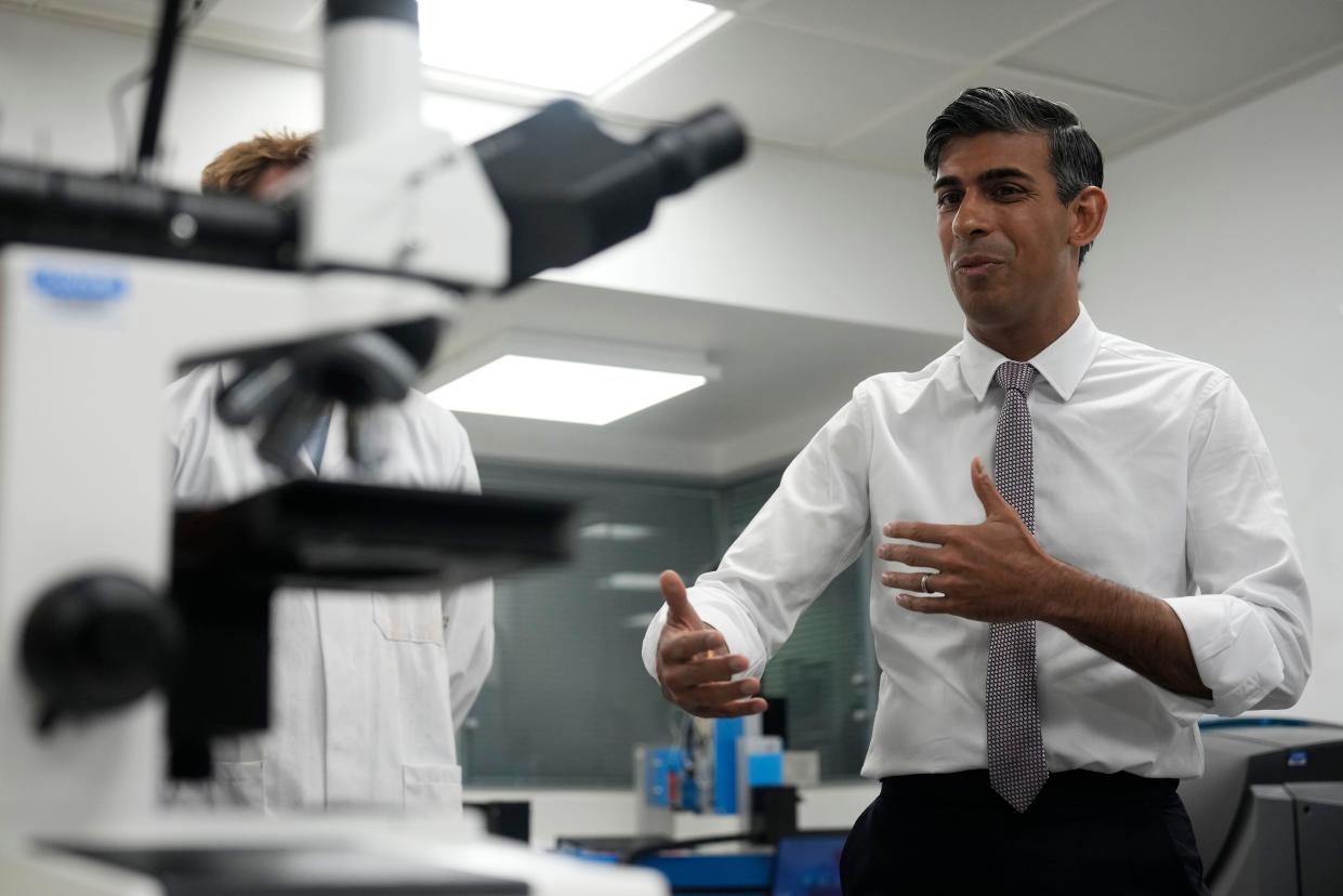 Britain's Prime Minister Rishi Sunak visits the international manufacturing centre at University of Warwick, meeting engineering and manufacturing apprentices, in Coventry, England, Thursday, Sept. 7, 2023. Britain is rejoining the European Union’s $100-billion science-sharing program. The news announced Thursday comes more than two years after Britain's membership in Horizon Europe became a casualty of Brexit. (Christopher Furlong/Pool Photo via AP)