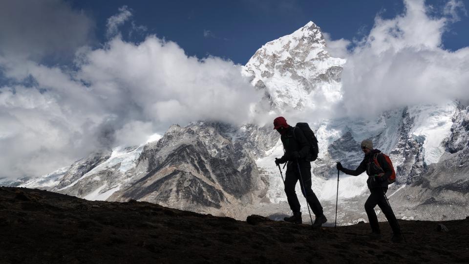 two walkers i the mountain s