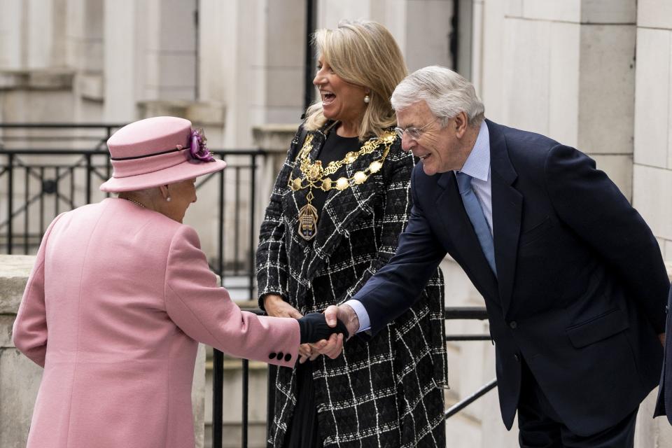 Britain's Queen Elizabeth II shakes hands with former British prime minister Sir John Major as Lord Mayor of Westmnster, councillor Lindsay Hall (C) looks on, on her arrival to visit Kings College, to open Bush House, the latest education and learning facilities on the Strand Campus, in central London on March 19, 2019 (Photo by Niklas HALLE'N / AFP)        (Photo credit should read NIKLAS HALLE'N/AFP via Getty Images)