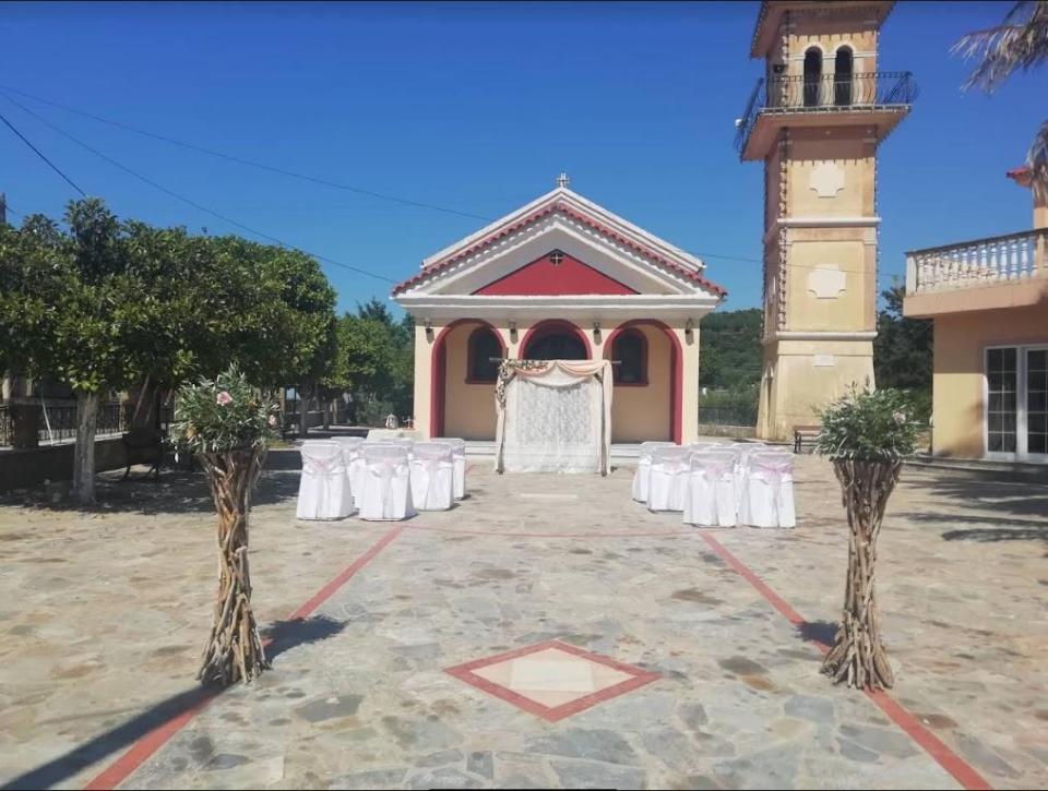 Jo and Danny Oultram had planned to renew their vows on the island of Zakynthos. (Reach)