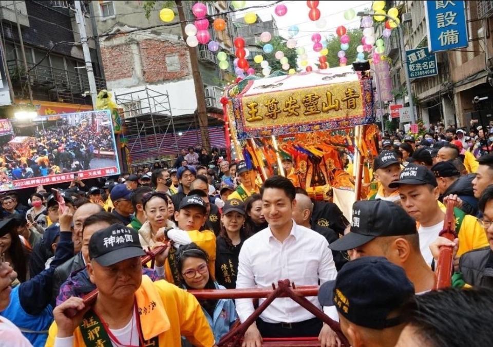 暗訪首日，台北市長蔣萬安扶轎。圖/台北市政府提供。