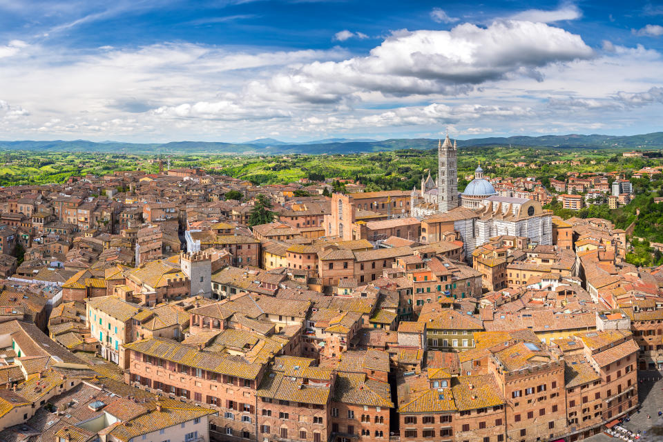 Siena si conferma al primo posto nella classifica del tempo libero e turismo, confermando i piazzamenti conseguiti nelle cinque passate edizioni, così come Rimini, Aosta e Verbano-Cusio-Ossola, mentre Grosseto si piazza in quinta posizione. Chiude la classifica Crotone.