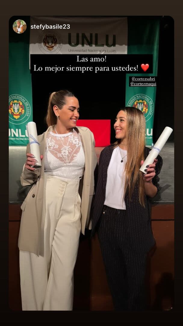 Sabrina, de Gran Hermano, junto a su hermana cuando se recibió de la Universidad