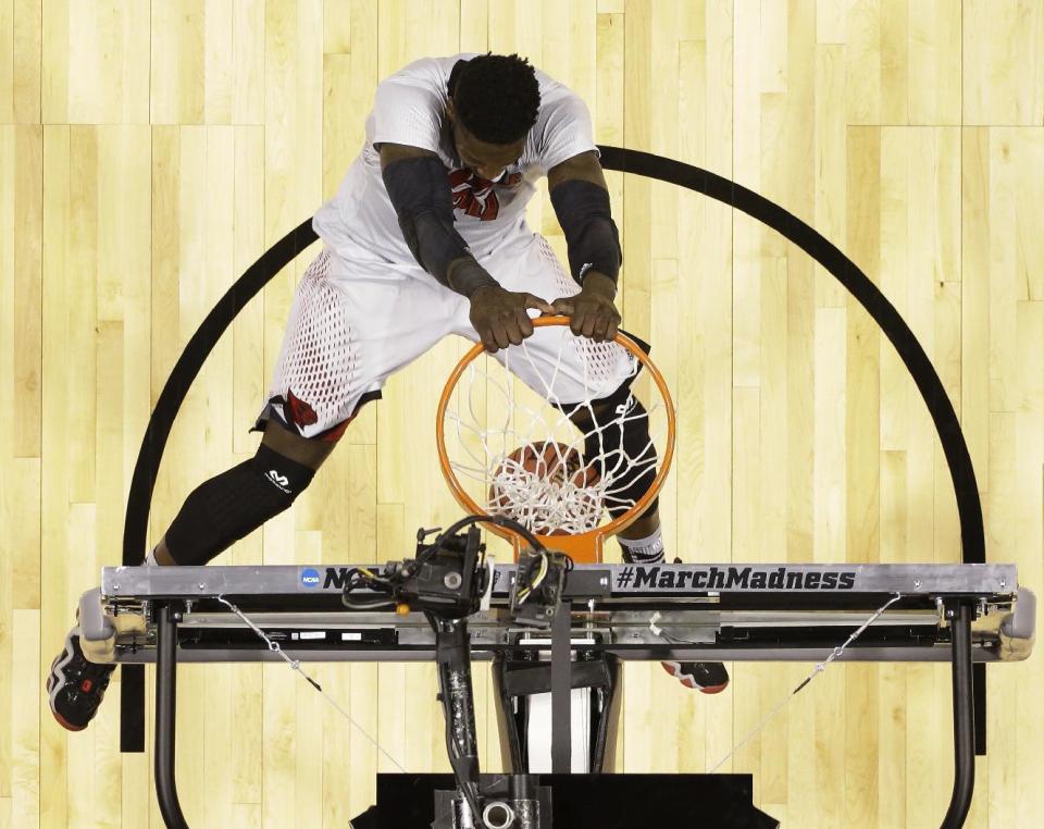 Louisville's Montrezl Harrell dunks during the first half of an NCAA Midwest Regional semifinal college basketball tournament game against the Kentucky Friday, March 28, 2014, in Indianapolis. (AP Photo/Michael Conroy)