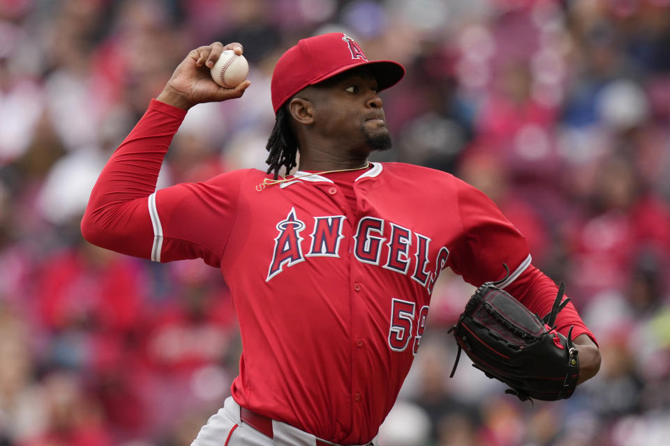 Los Angeles Angels starting pitcher José Soriano throws in the first inning of a baseball game against the Cincinnati Reds, Sunday, April 21, 2024, in Cincinnati. (AP Photo/Carolyn Kaster)