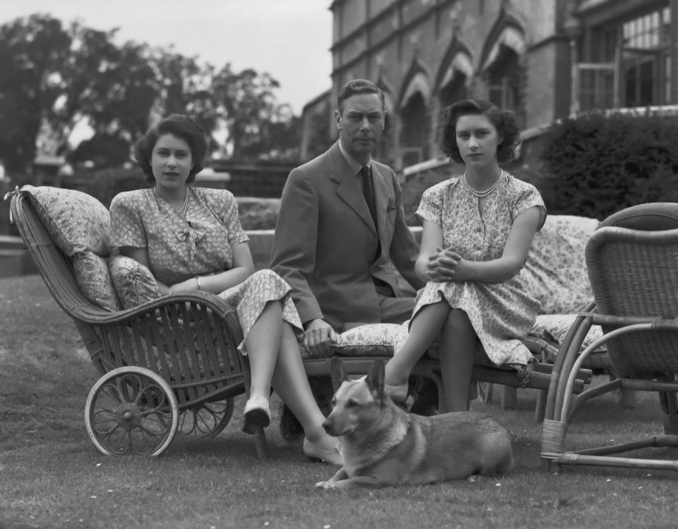 Princess Elizabeth, King George IV, Princess Margaret and Susan the corgi in 1946. Image via Getty Images.