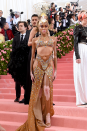 <p>Can we take a moment to appreciate how extra Winnie Harlow's <a href="https://www.cosmopolitan.com/uk/fashion/celebrity/g27383773/met-gala-2019-naked-dresses/" rel="nofollow noopener" target="_blank" data-ylk="slk:2019 Met Gala;elm:context_link;itc:0;sec:content-canvas" class="link ">2019 Met Gala</a> carnival queen-inspired Tommy Hilfiger dress was? The headpiece is the icing on the cake.</p>