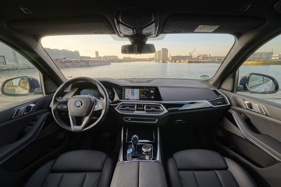 <p>2023 BMW iX5 Hydrogen prototype</p>