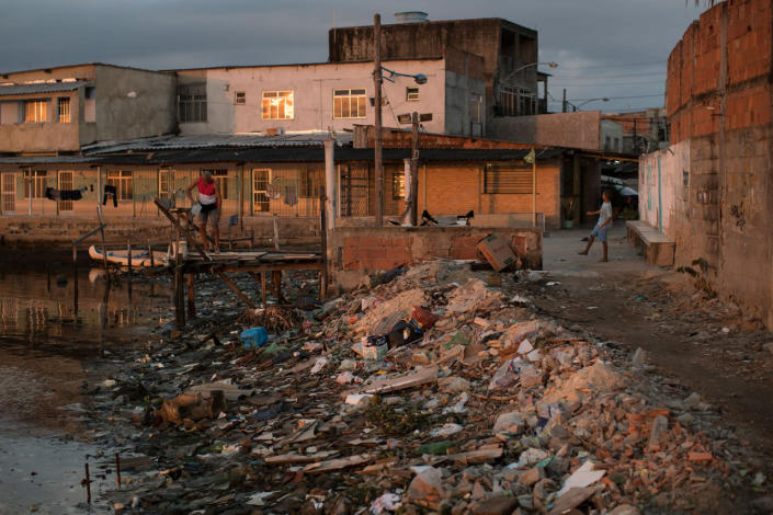 <p>Houses sit next to a heavily polluted shore in Guanabara bay in Rio de Janeiro, Brazil, Saturday, July 30, 2016. (AP Photo/Felipe Dana)