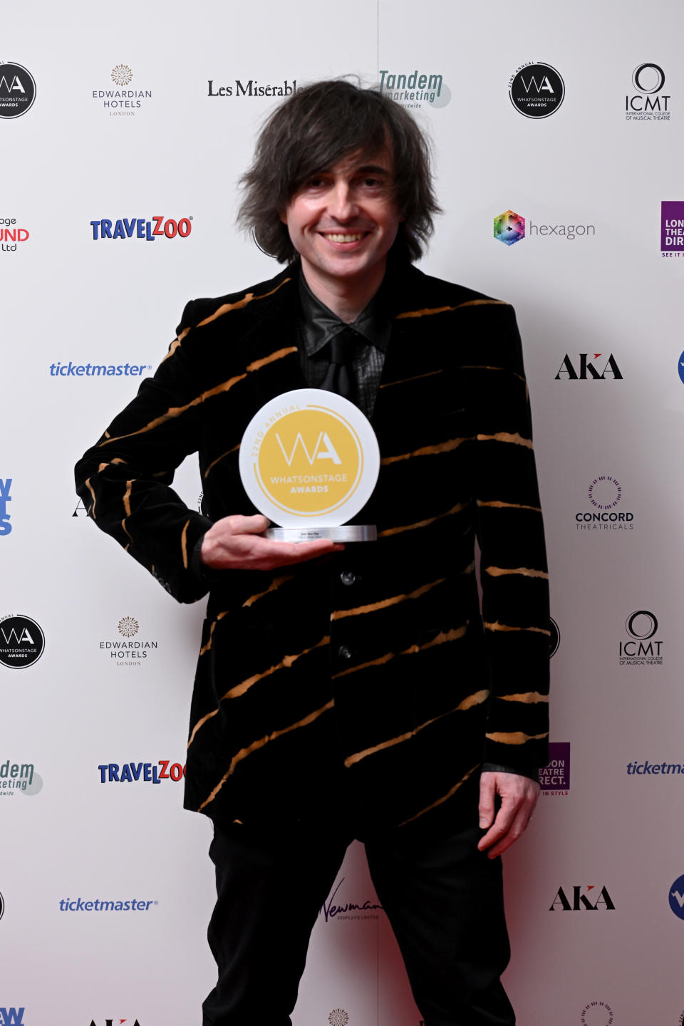 LONDON, ENGLAND - FEBRUARY 27: Danny Robins wins the WhatsOnStage Award for Best New Play for '2:22 A Ghost Story' at the WhatsOnStage Awards, at Prince Of Wales Theatre on February 27, 2022 in London, England. (Photo by Jeff Spicer/Getty Images)