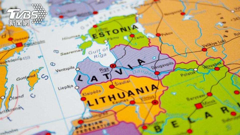 波羅的海三國部長發出聯合警告，表示俄羅斯的攻擊涉及「向導航系統傳送假資料」，將使飛機產生錯誤判斷而失控。（圖／達志影像Shutterstock）