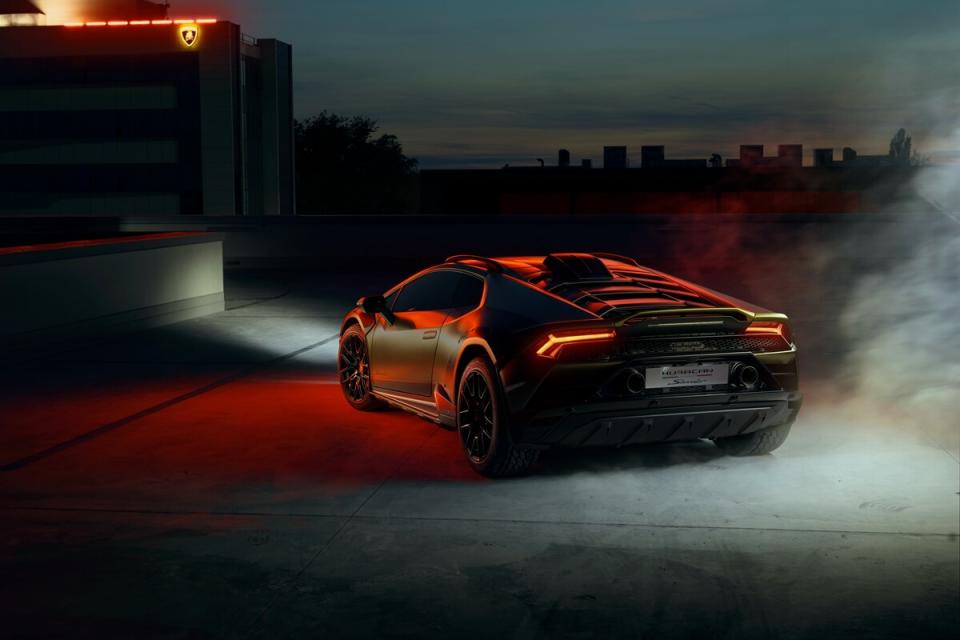 LAMBORGHINI_STERRATO_NIGHT_SMOKE_01.jpg