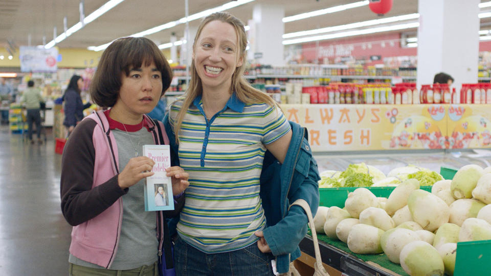 Maya Erskine and Anna Konkle in PEN15