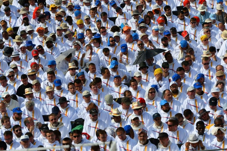 Catholic faithful wait for the arrival of Pope Francis on July 31, 2016 in the vast "Campus Misericordiae" near the Polish city of Krakow