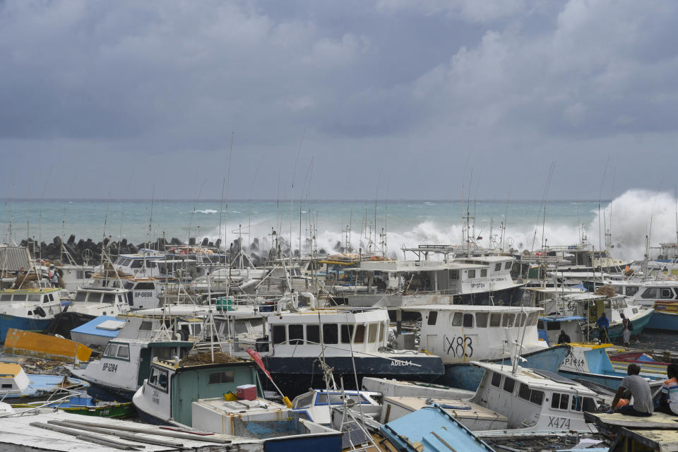 Los barcos pesqueros dañados se amontonan entre sí después del huracán Beryl en el mercado de pescado de Bridgetown, Bridgetown, Barbados, el 1 de julio de 2024. (Foto de Randy Brooks/AFP) (Foto de RANDY BROOKS/AFP vía Getty Images)